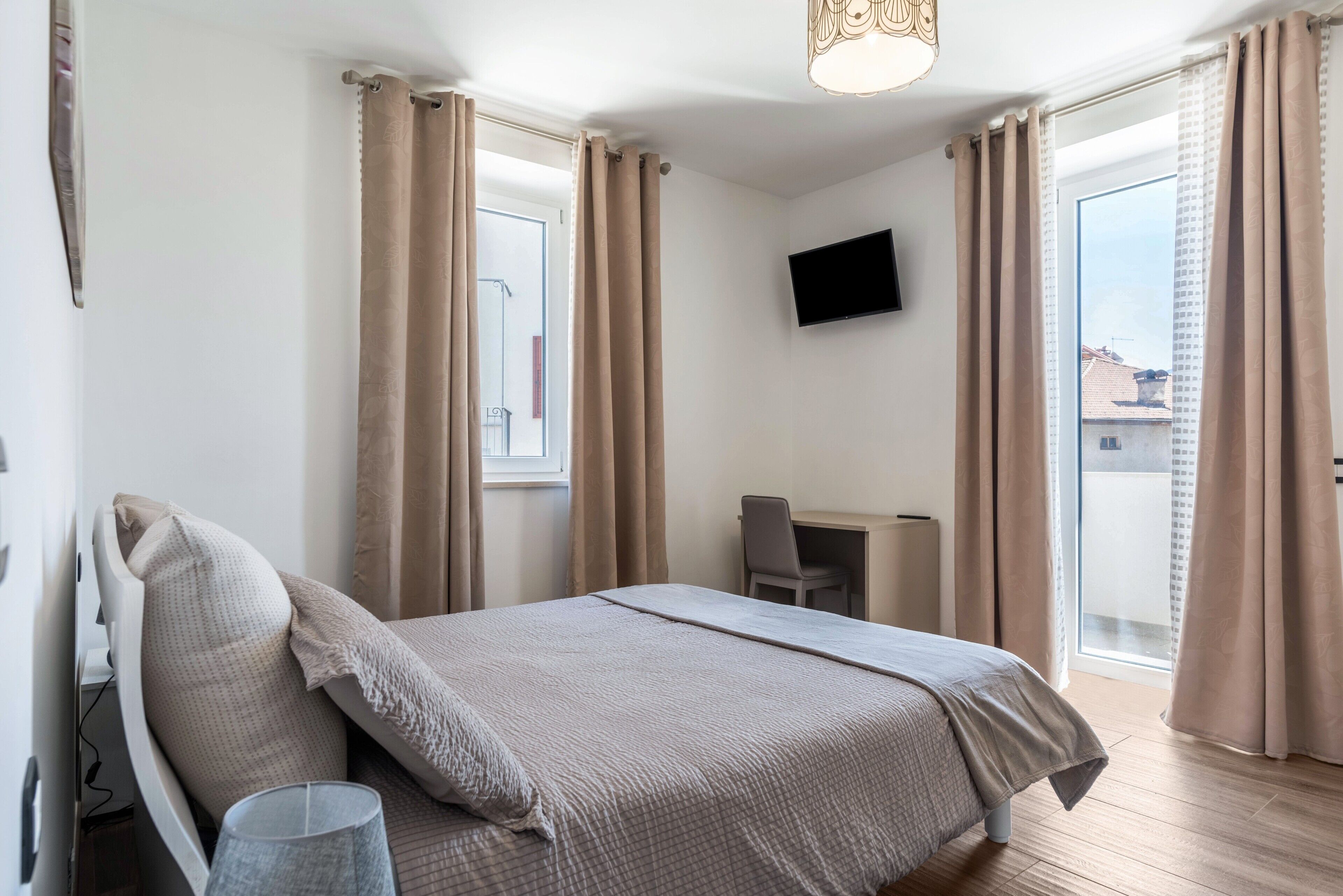 2 bedrooms, iron/ironing board, free WiFi, bed sheets