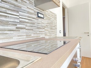 Køleskab, ovn, kogeplade, opvaskemaskine