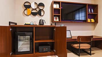 Tallelokero huoneessa, työpöytä