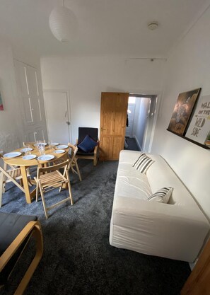 Interior - Stayzo House Accommodation- Coventry Free Parking (Coventry)