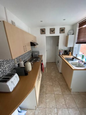 House | 2 bedrooms, WiFi - Stayzo House Accommodation- Coventry Free Parking (Coventry)