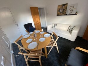 House | 2 bedrooms, WiFi - Stayzo House Accommodation- Coventry Free Parking (Coventry)