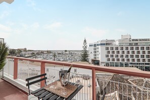 Outdoor dining - Apartment 'Panoramic Faro' with Sea View, Wi-Fi and Air Conditioning (Faro)