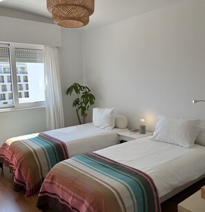 2 bedrooms, iron/ironing board, free WiFi, bed sheets - Apartment 'Panoramic Faro' with Sea View, Wi-Fi and Air Conditioning (Faro)