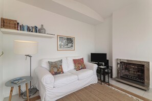 Télévision, lecteur de DVD, chaîne hi-fi