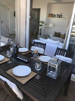 Dining - Apartment 'Panoramic Faro' with Sea View, Wi-Fi and Air Conditioning (Faro)