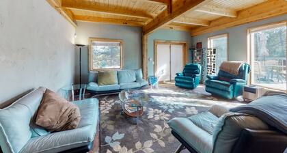 Three-story, dog-friendly house with WiFi & private W/D