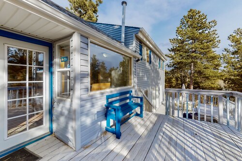 Three-story, dog-friendly house with WiFi & private W/D