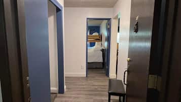 1 soverom, strykejern/-brett, reiseseng for barn og wi-fi