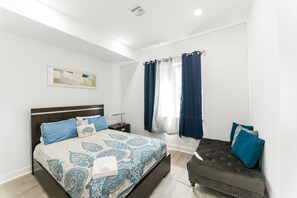 4 bedrooms, desk, iron/ironing board, free WiFi