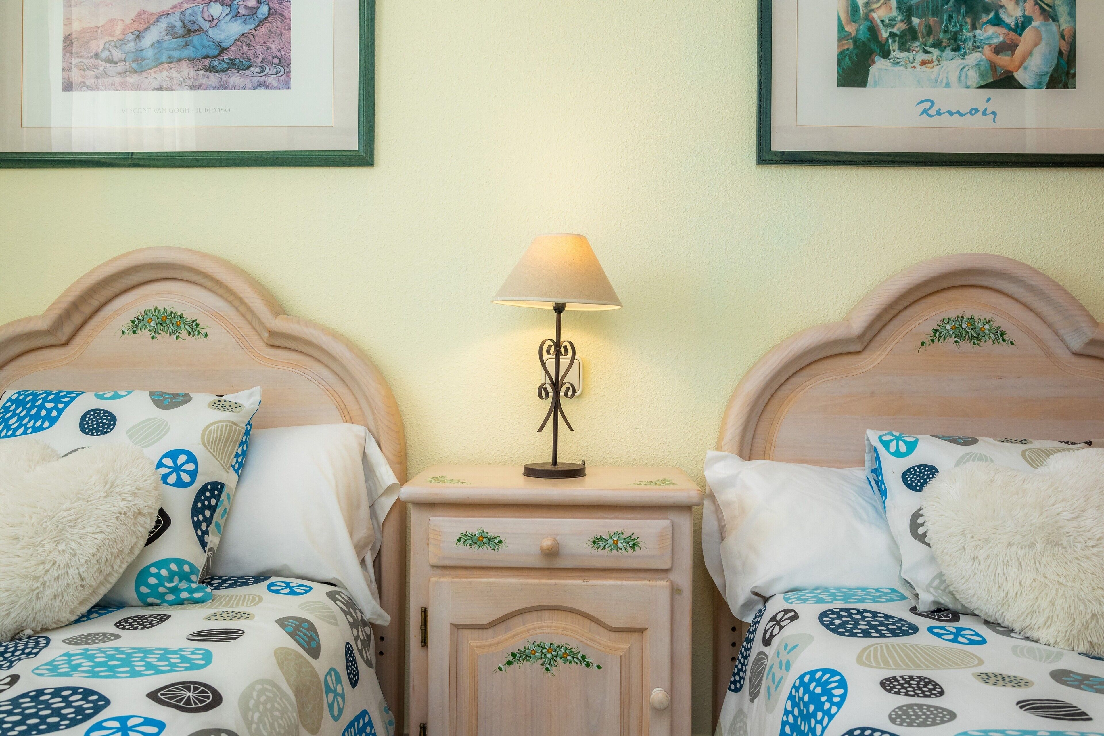 3 dormitorios, tabla de planchar con plancha, wifi gratis y ropa de cama