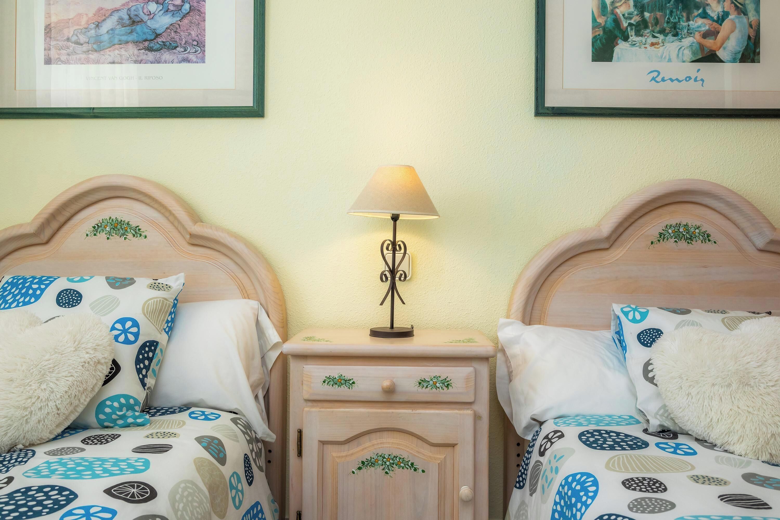 3 chambres, fer et planche à repasser, Wi-Fi gratuit, draps fournis