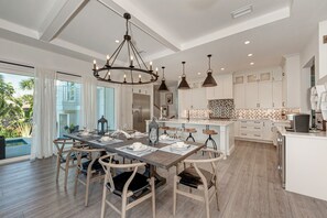Dining - Just Beachy managed by Beach Retreats FL Anna Maria Island (Holmes Beach)