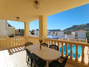 Outdoor dining - Beautiful private villa for 9 people with WIFI, private pool, A/C, TV, terrace and pets allowed (Benissa)