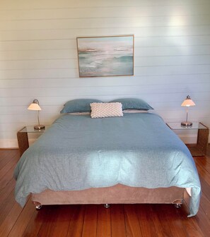 5 bedrooms, iron/ironing board, bed sheets