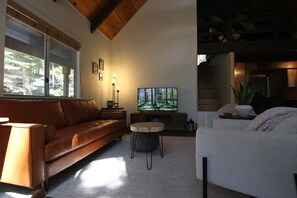 Smart TV, fireplace, offices - The Sugar Pine Chalet (Arnold)