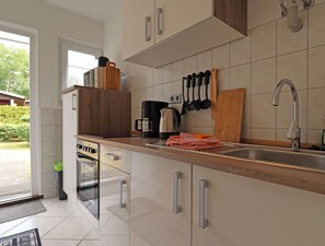 Fridge, microwave, oven, coffee/tea maker