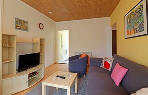 Unclassified image, 4 of 11, button