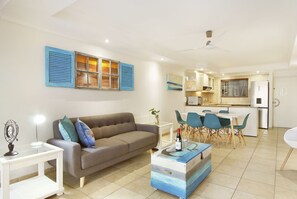 Appartement (2 Bedrooms) | Woonruimte | Flatscreentelevisie