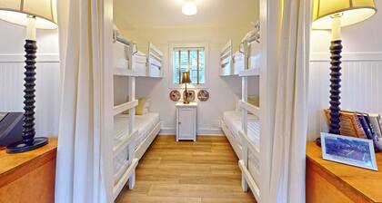 FITZGERALD`S COTTAGE NORTH at Gearhart Beach - Two Blocks to Beach PET FRIENDLY