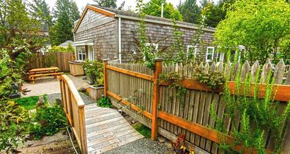 FITZGERALD`S COTTAGE NORTH at Gearhart Beach - Two Blocks to Beach PET FRIENDLY