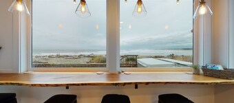 SURF SHACK at Seaside Beach- OCEAN FRONT - HOT TUB