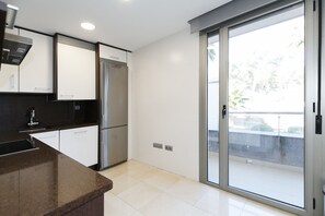 Fridge, microwave, oven, dishwasher