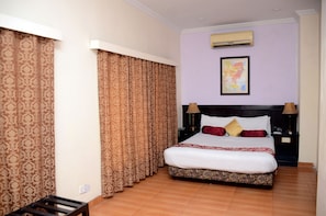 Executive Room | Laptop workspace, free WiFi, bed sheets - Mirage Hotel (Lahore)