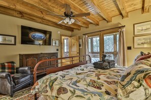 4 bedrooms, iron/ironing board, free WiFi, bed sheets