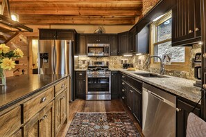 Fridge, oven, stovetop, dishwasher