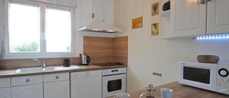 Kjøleskap, mikrobølgeovn og oppvaskmaskin