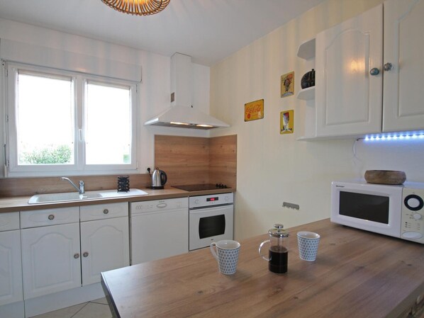 Réfrigérateur, micro-ondes, lave-vaisselle