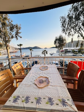 Family Quadruple Room | Desk, free WiFi, bed sheets - Kaju Rooms (Marmaris)