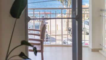 Family Quadruple Room | Desk, free WiFi, bed sheets