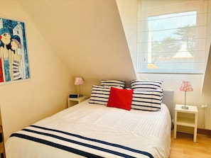 2 bedrooms, iron/ironing board, travel cot, free WiFi