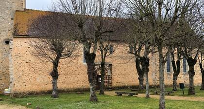 Cozy Getaway for 2 in Historic Asnières-sur-Vègre
