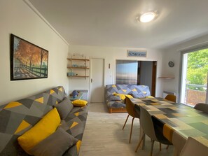 TV - Cozy Apartment 200m from Beach with Balcony and Parking (La Tranche-sur-Mer)