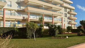 Exterior - Beachside Studio with Pool, Terrace & A/C in Fréjus (Fréjus)