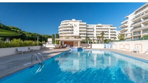 Pool - Beachside Studio with Pool, Terrace & A/C in Fréjus (Fréjus)