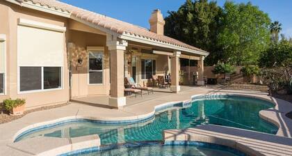 Spacious golf course house, pool heater, spa
