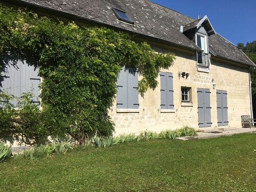 Pretty house in a pretty fortified village from the 13th century