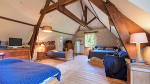 3 slaapkamers, een strijkplank/strijkijzer, reisbedje, gratis wifi