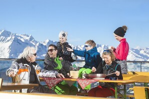 Outdoor dining - Sonnau vacation apartment near Wildkogelarena (Bramberg am Wildkogel)