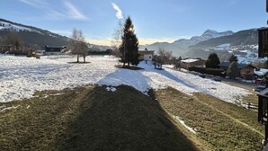 A snow-covered landscape with buildings and a clear sky. - Perfect ski studio, balcony, parking - Notre-Dame-de-Bellecombe (Notre-Dame-de-Bellecombe)