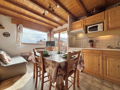 Appartement au pied des pistes avec terrasse, parking privé, casier à skis, proche commerces