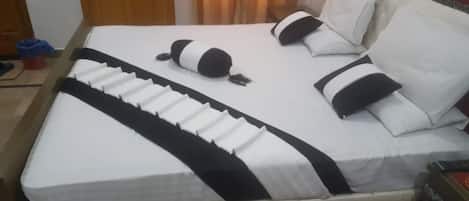 1 bedroom, laptop workspace, soundproofing, free WiFi