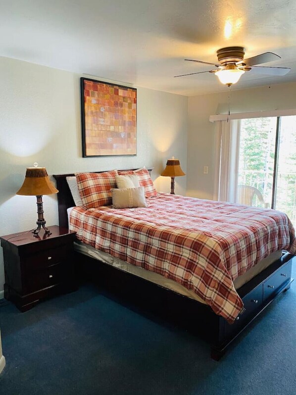 3 عدّة غرف نوم ومكواة/لوح كي وواي فاي وملاءات أسرّة