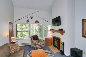 Télévision, cheminée