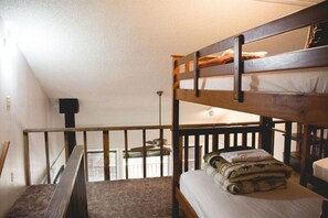 3 室のベッドルーム、アイロン / アイロン台、WiFi、ベッドシーツ