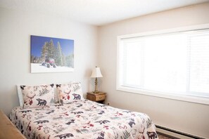 3 bedrooms, iron/ironing board, WiFi, bed sheets - Eagle Point Ski Resort Nº15 Snowflake Condos (Beaver)